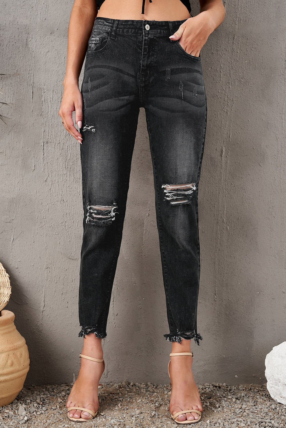 Stylish Distressed Cropped Jeans 